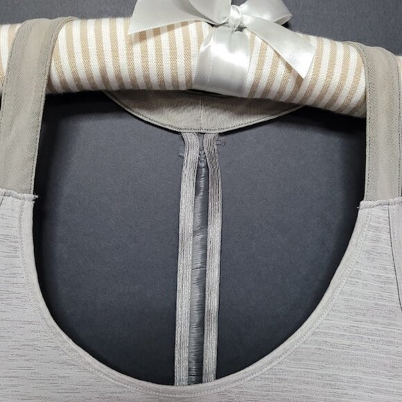 Punto Blanco "Define" Active Tank Top Size M Racer Back Reflective Strip - Picture 3 of 10